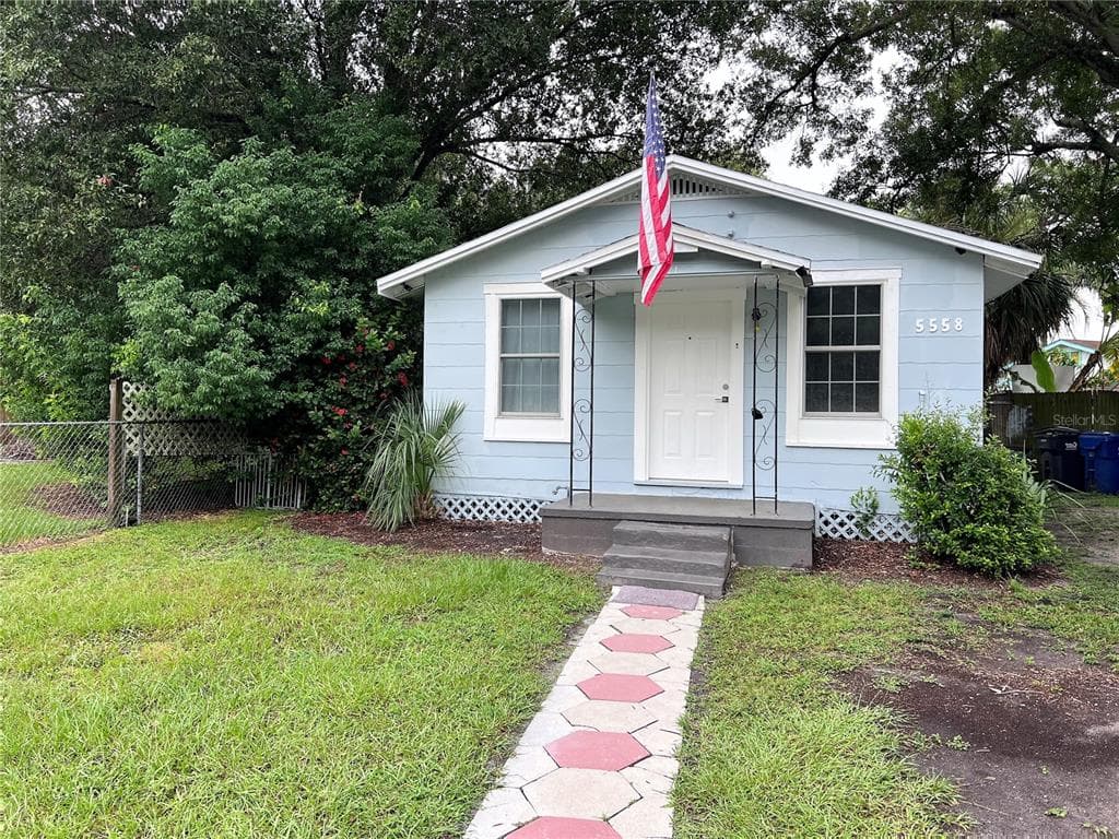 5558 CRISSMAN DRIVE N ST PETERSBURG, FL 33714