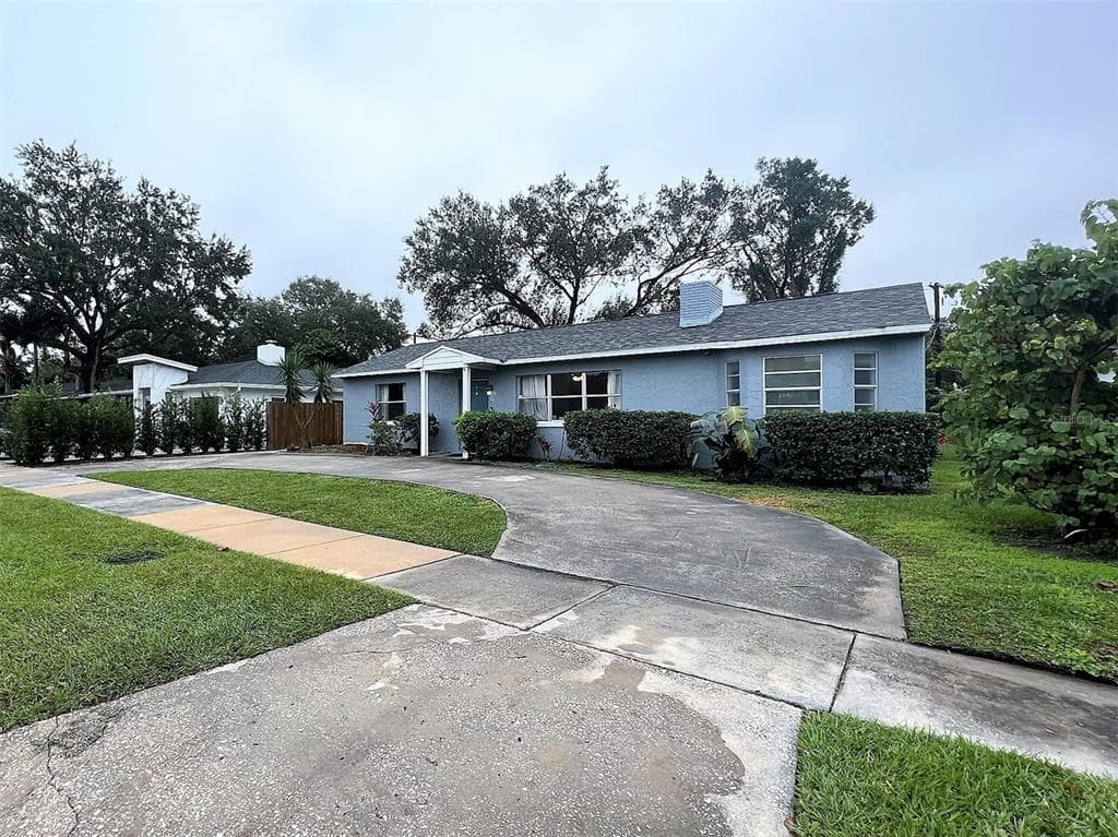 3310 W SWANN AVENUE TAMPA, FL 33609