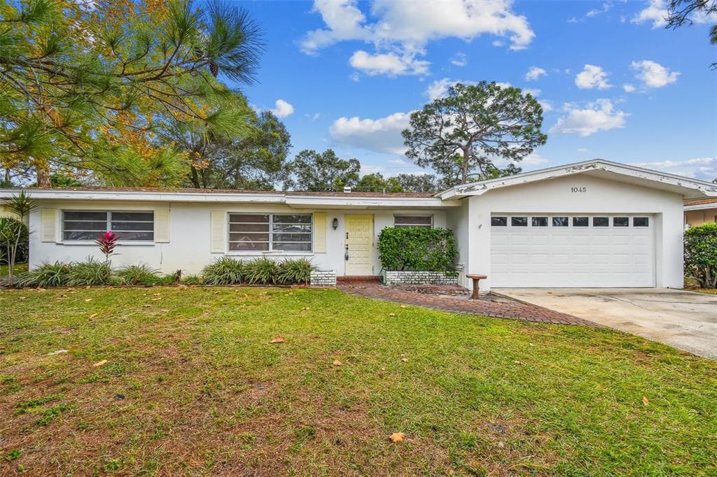 1045 PORTER DRIVE LARGO, FL 33771