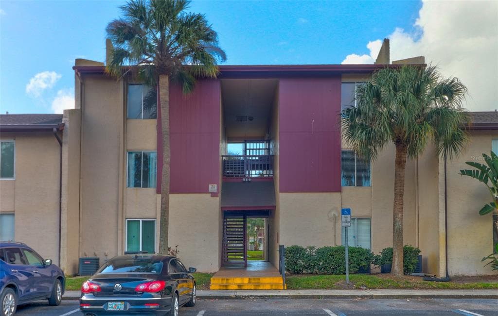 3828 N LAKE DRIVE UNIT 114 TAMPA, FL 33614