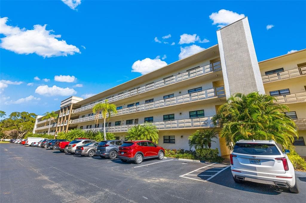 6070 80TH STREET N UNIT 103 ST PETERSBURG, FL 33709