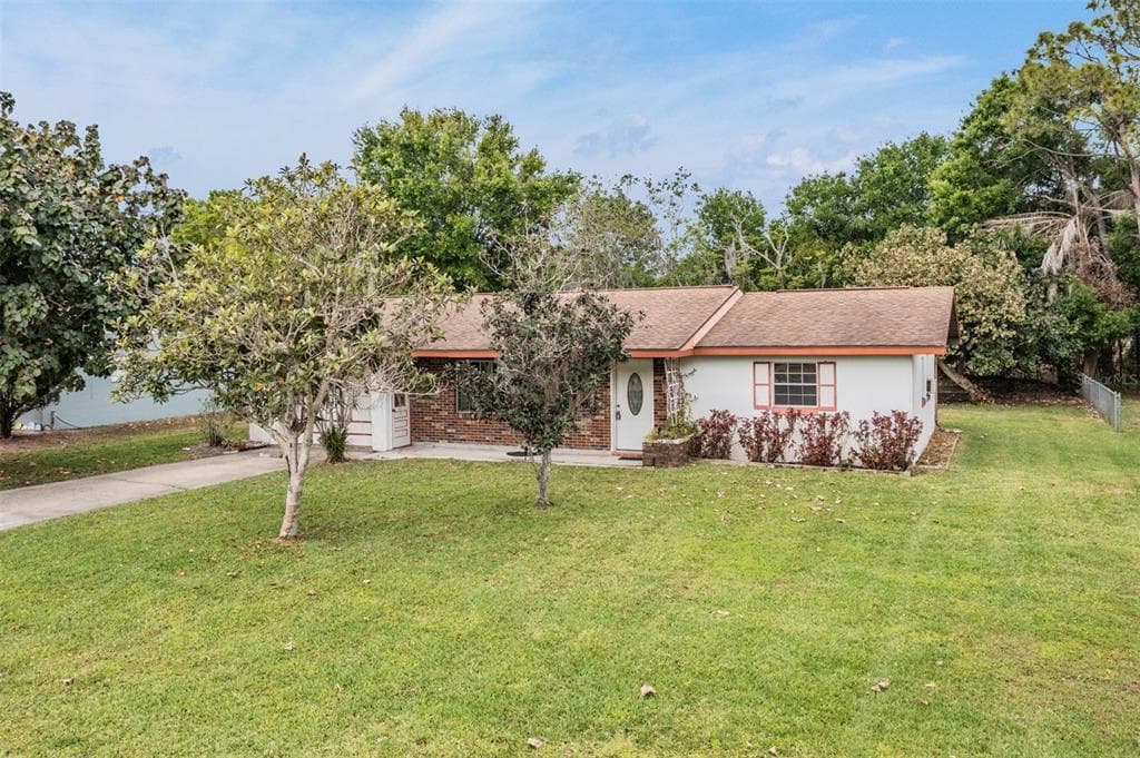 403 SASSAFRAS AVENUE SEBRING, FL 33870