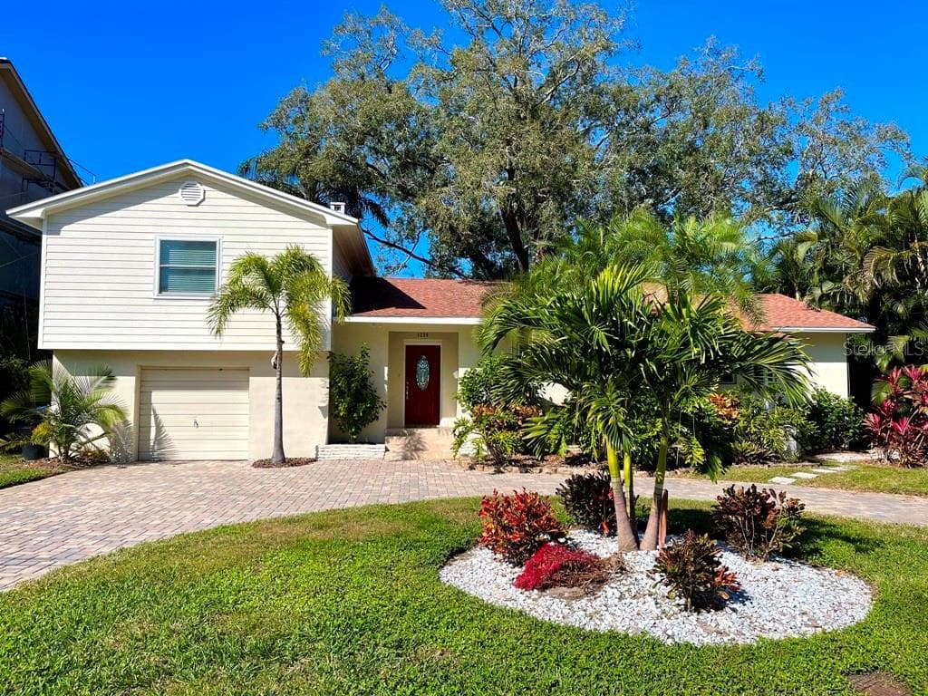 1238 MONTEREY BOULEVARD NE ST PETERSBURG, FL 33704