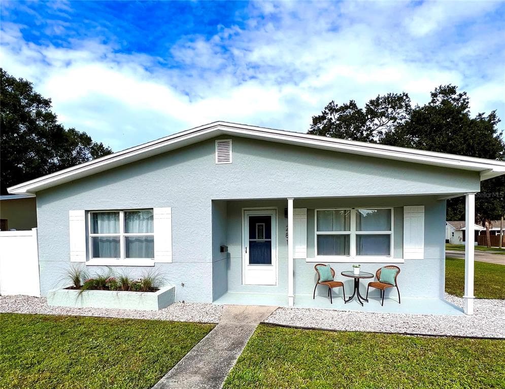 281 38TH AVENUE NE ST PETERSBURG, FL 33704