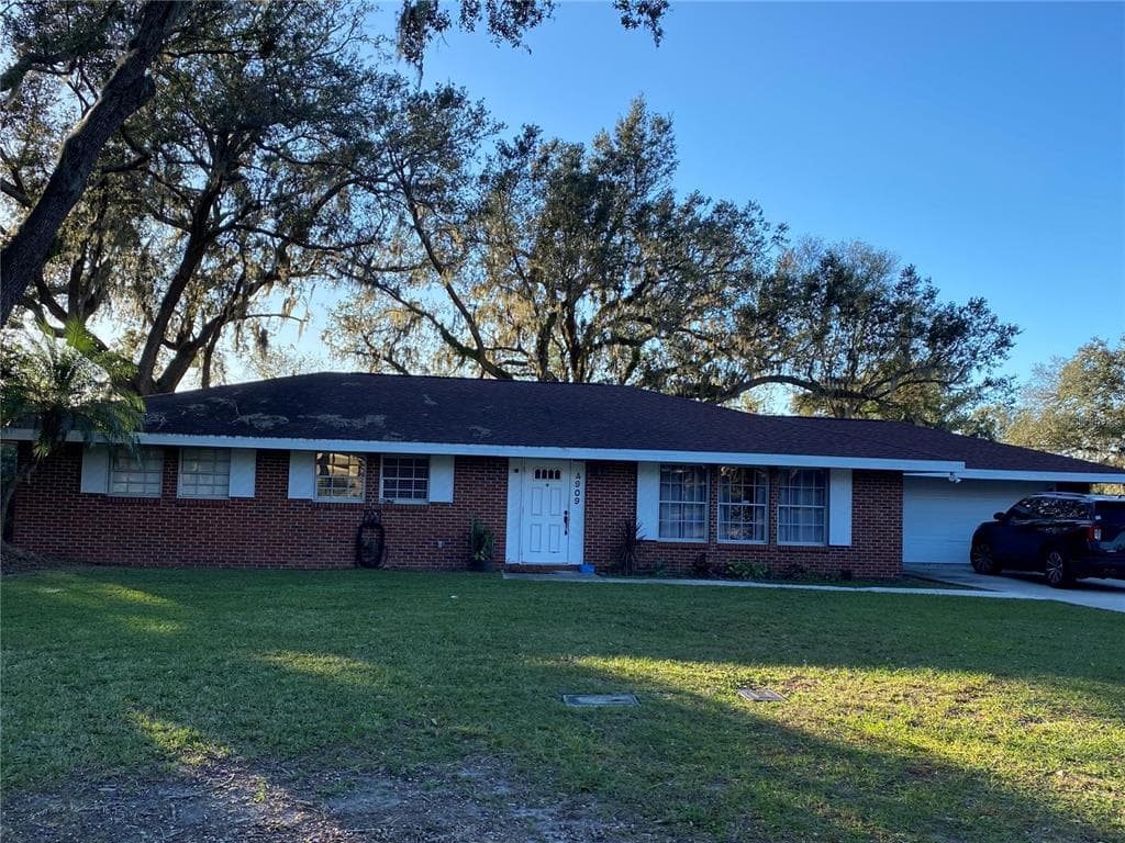 4909 WHITEOAK DRIVE W LAKELAND, FL 33813