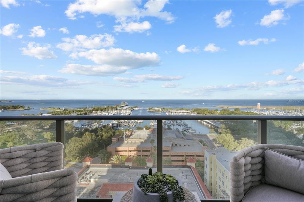 100 1ST AVENUE N UNIT 1403 ST PETERSBURG, FL 33701