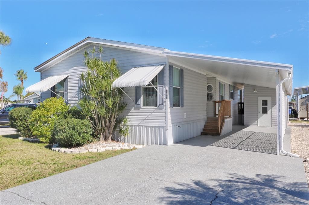 103 W SAINT LUCIA LOOP APOLLO BEACH, FL 33572