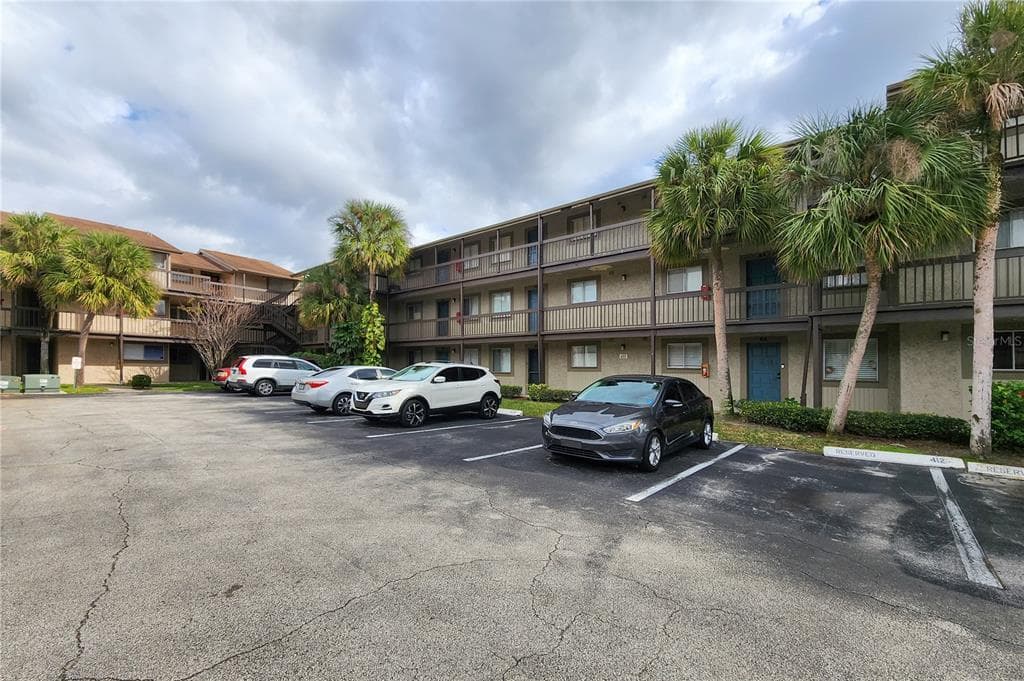 6312 NEWTOWN CIRCLE UNIT 12B1 TAMPA, FL 33615