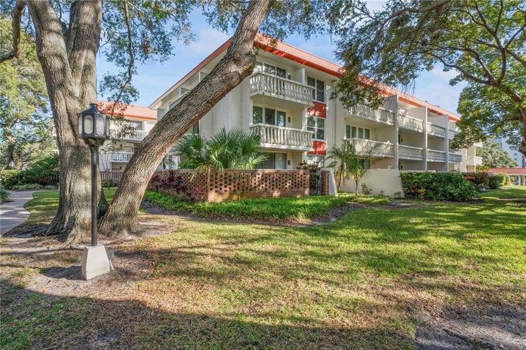 2635 SEVILLE BOULEVARD UNIT 311 CLEARWATER, FL 33764