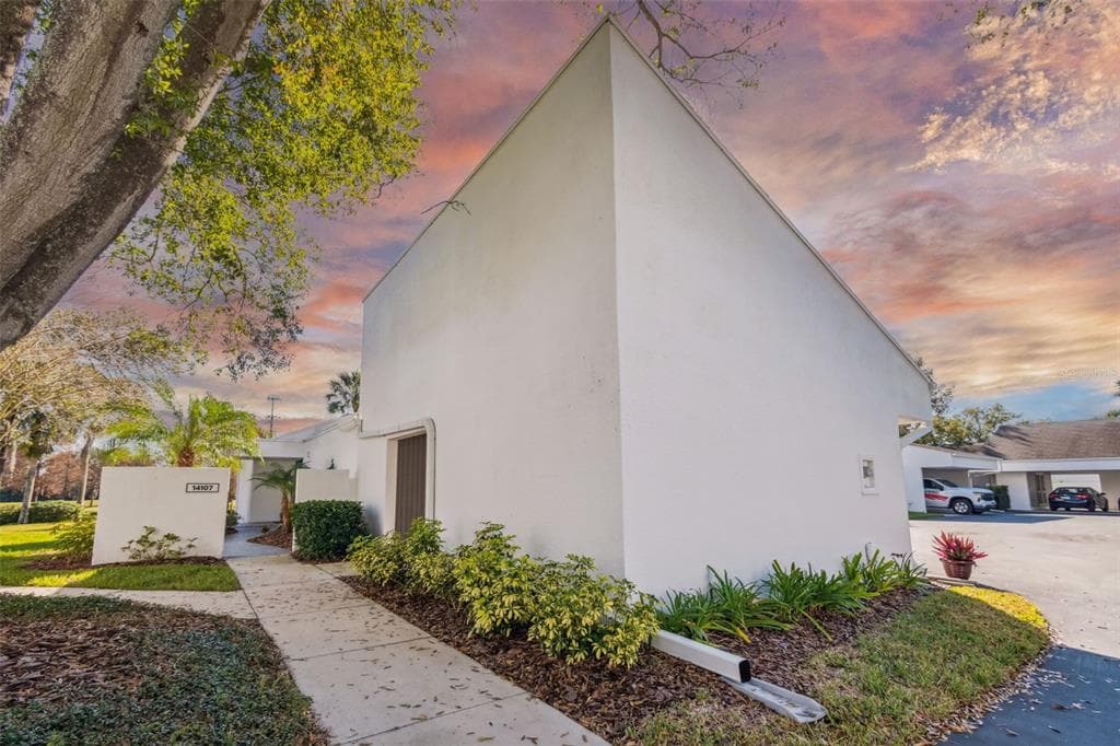 14107 CYPRESS RUN UNIT 14107 TAMPA, FL 33618