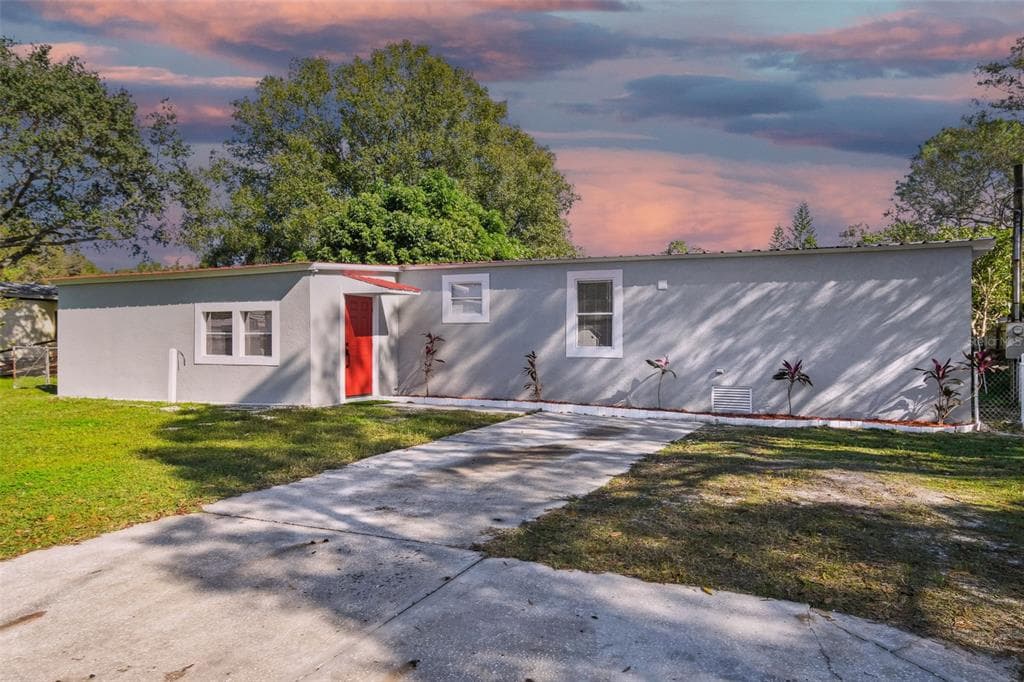 5104 DACCA DRIVE TAMPA, FL 33619
