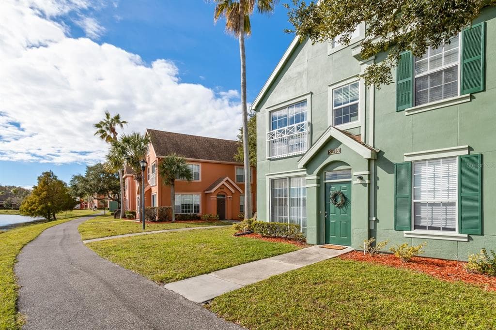 9316 LAKE CHASE ISLAND WAY UNIT 9316 TAMPA, FL 33626