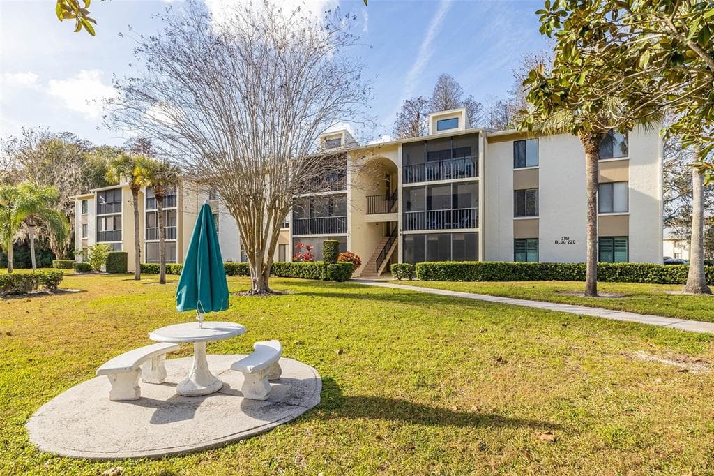 3161 LAKE PINE WAY S UNIT B3 TARPON SPRINGS, FL 34688