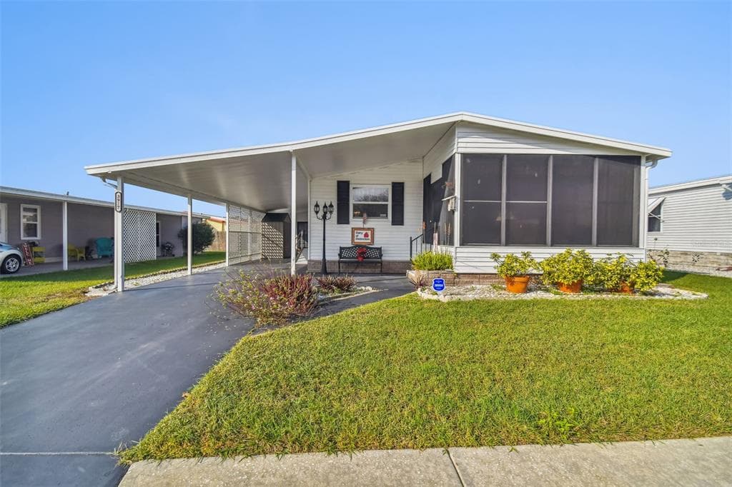 3927 JULIE DRIVE WESLEY CHAPEL, FL 33543
