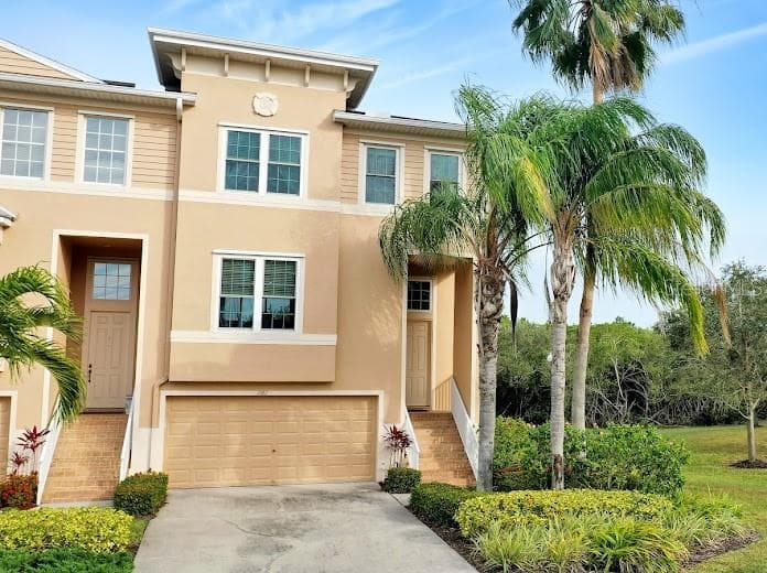7387 ISLAMORADA CIRCLE SEMINOLE, FL 33777