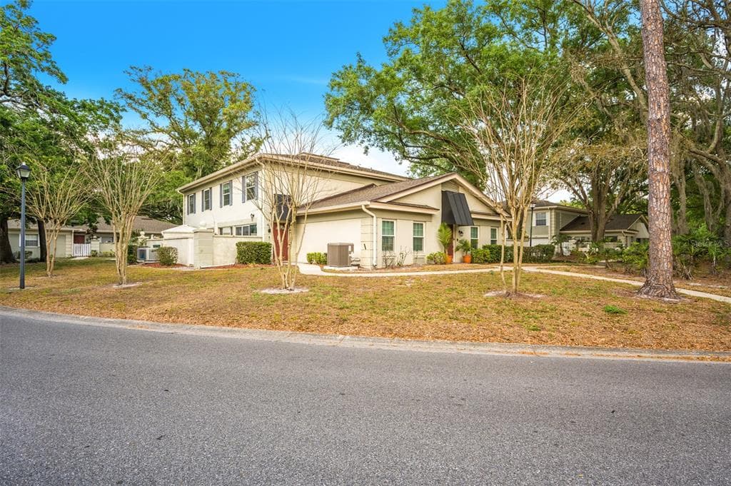 11716 RAINTREE DRIVE UNIT 11716 TEMPLE TERRACE, FL 33617