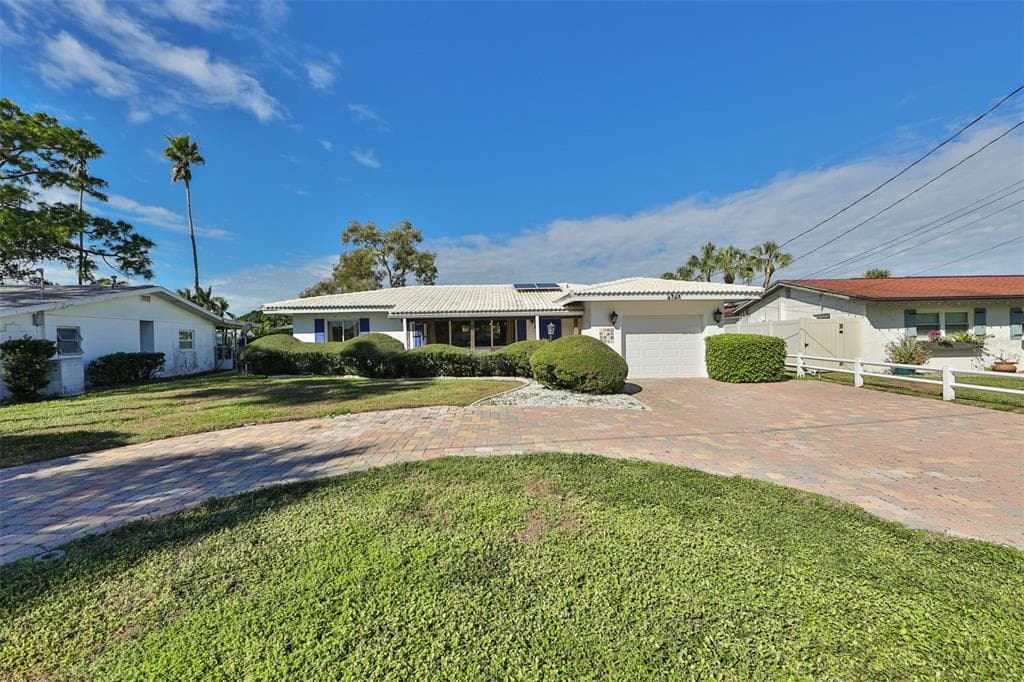 4748 SHORE ACRES BOULEVARD NE ST PETERSBURG, FL 33703