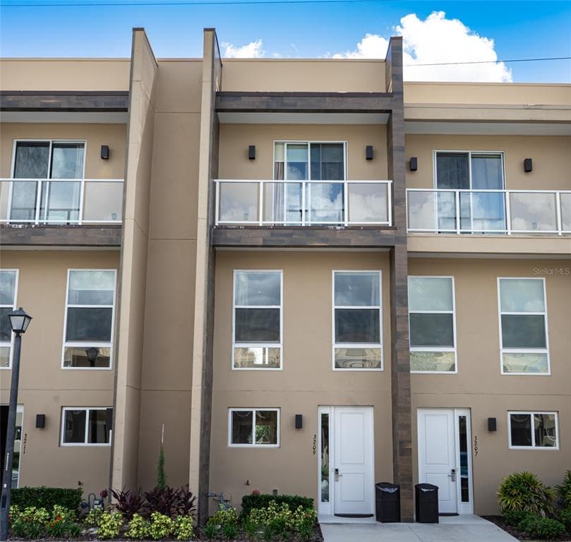 3209 BRASILIA AVENUE KISSIMMEE, FL 34747