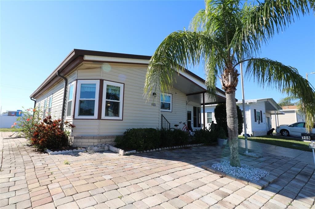 208 S PORT ROYAL LANE APOLLO BEACH, FL 33572