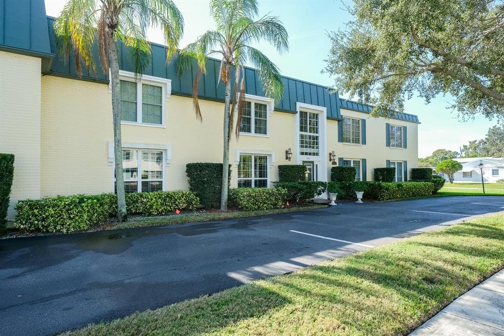 501 BAYVIEW DRIVE NE UNIT 3 ST PETERSBURG, FL 33704