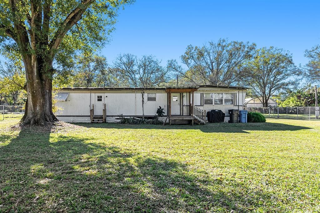 8010 N MEADOWVIEW CIRCLE TAMPA, FL 33625