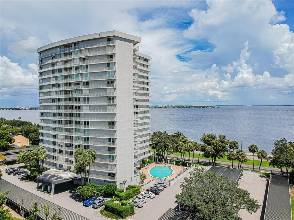 2611 BAYSHORE BOULEVARD UNIT 201 TAMPA, FL 33629