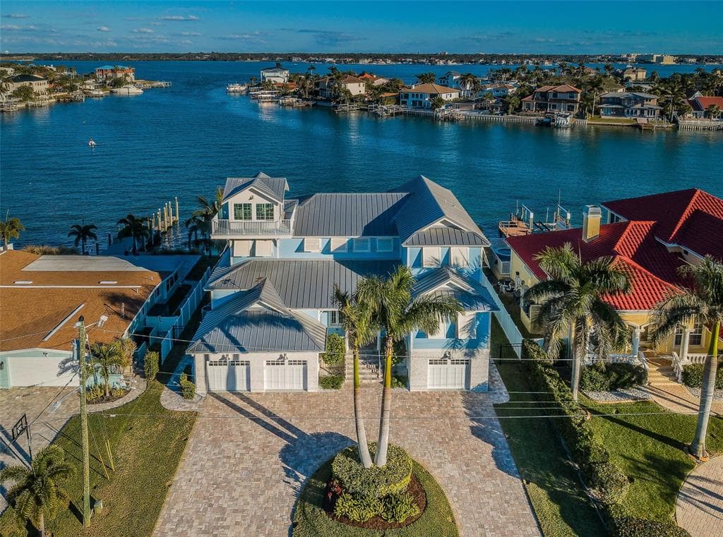 2701 BAYSHORE DRIVE BELLEAIR BEACH, FL 33786