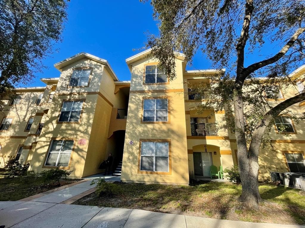 5608 PINNACLE HEIGHTS CIRCLE UNIT 207 TAMPA, FL 33624