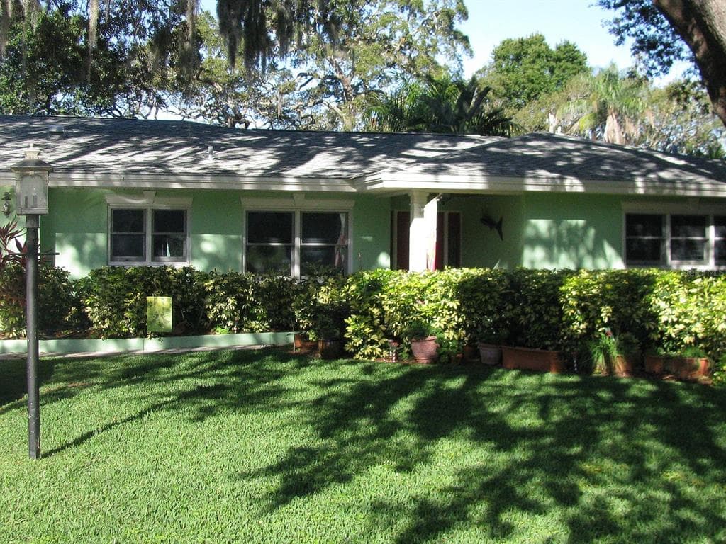 312 CRESTWOOD LANE LARGO, FL 33770