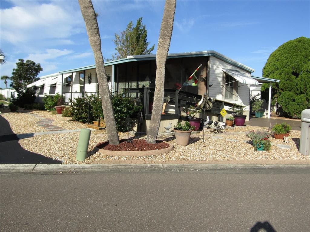 110 W SAINT ANNES CIRCLE APOLLO BEACH, FL 33572