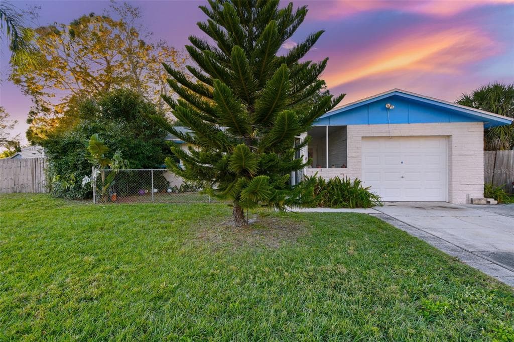 8606 ORIOLE LANE SEMINOLE, FL 33777