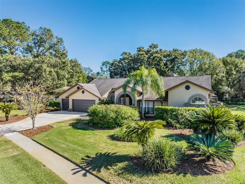 18244 CLEAR LAKE DRIVE LUTZ, FL 33548
