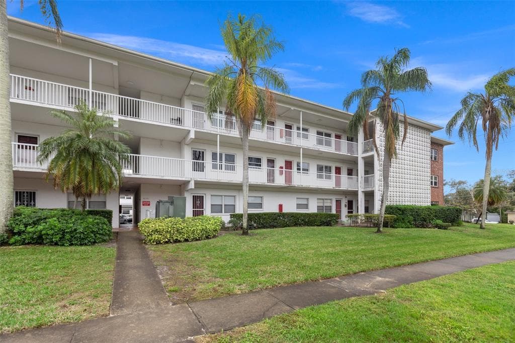 5150 10TH AVENUE N UNIT 208 ST PETERSBURG, FL 33710