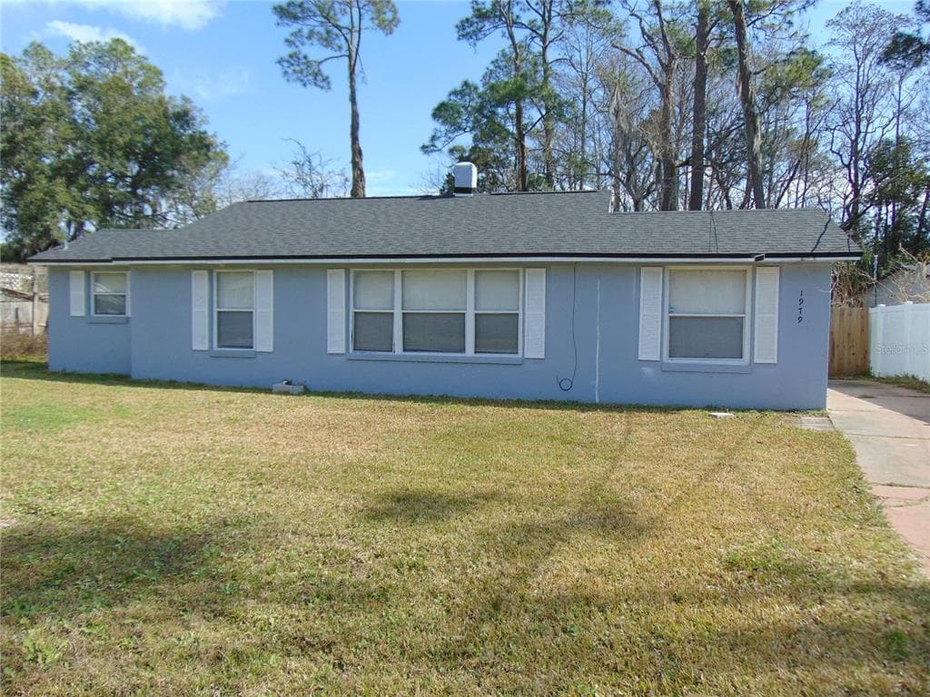 1979 BURKHOLDER CIRCLE E JACKSONVILLE, FL 32216