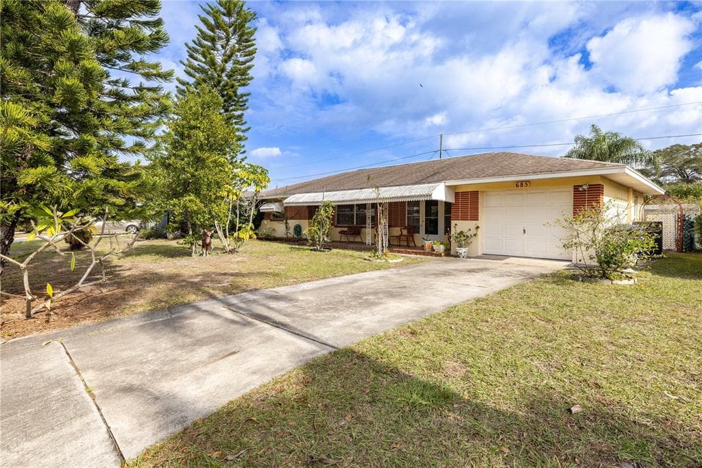 685 MANOR DR W DUNEDIN, FL 34698
