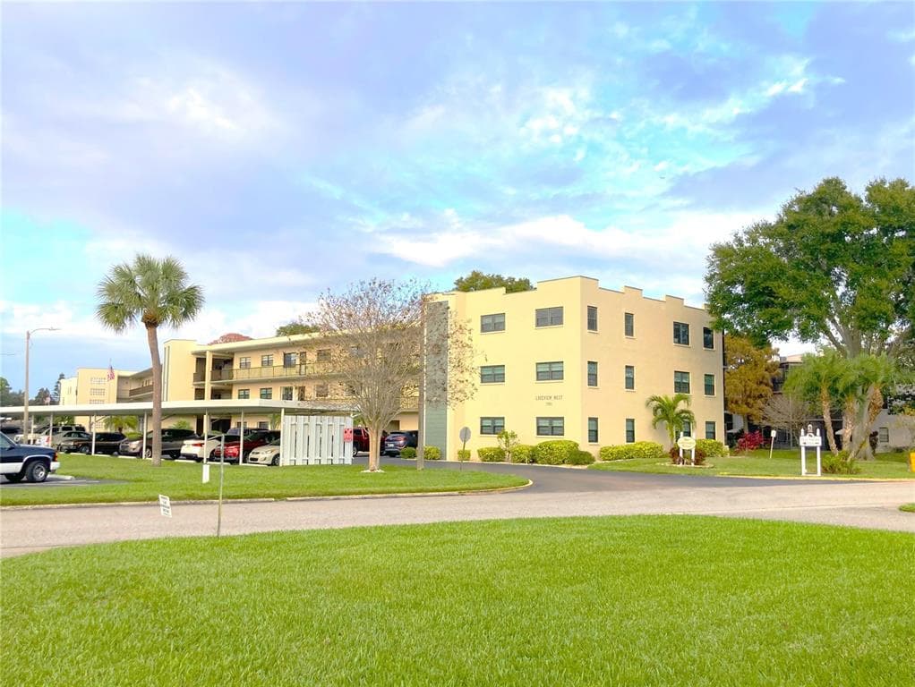 7951 58TH AVENUE N UNIT 309 ST PETERSBURG, FL 33709