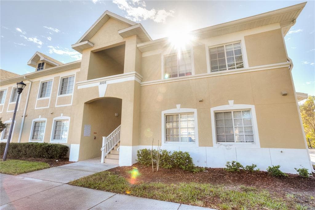 9505 AMBERDALE COURT UNIT 201 RIVERVIEW, FL 33578