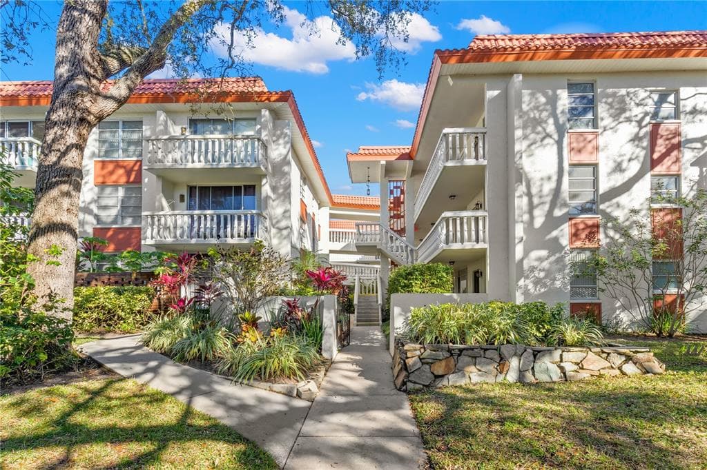 1001 PEARCE DRIVE UNIT 105 CLEARWATER, FL 33764