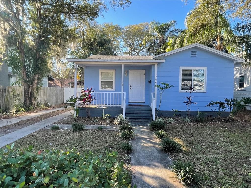 744 32ND AVENUE N ST PETERSBURG, FL 33704