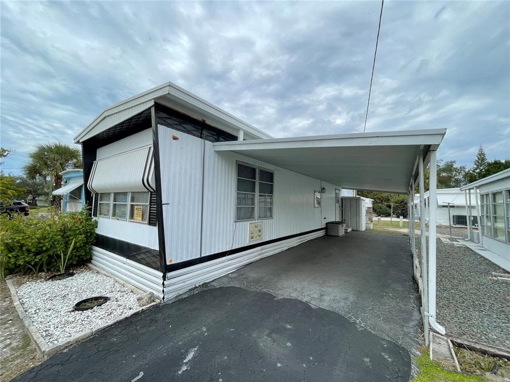 5539 OAK RIDGE AVENUE NEW PORT RICHEY, FL 34652