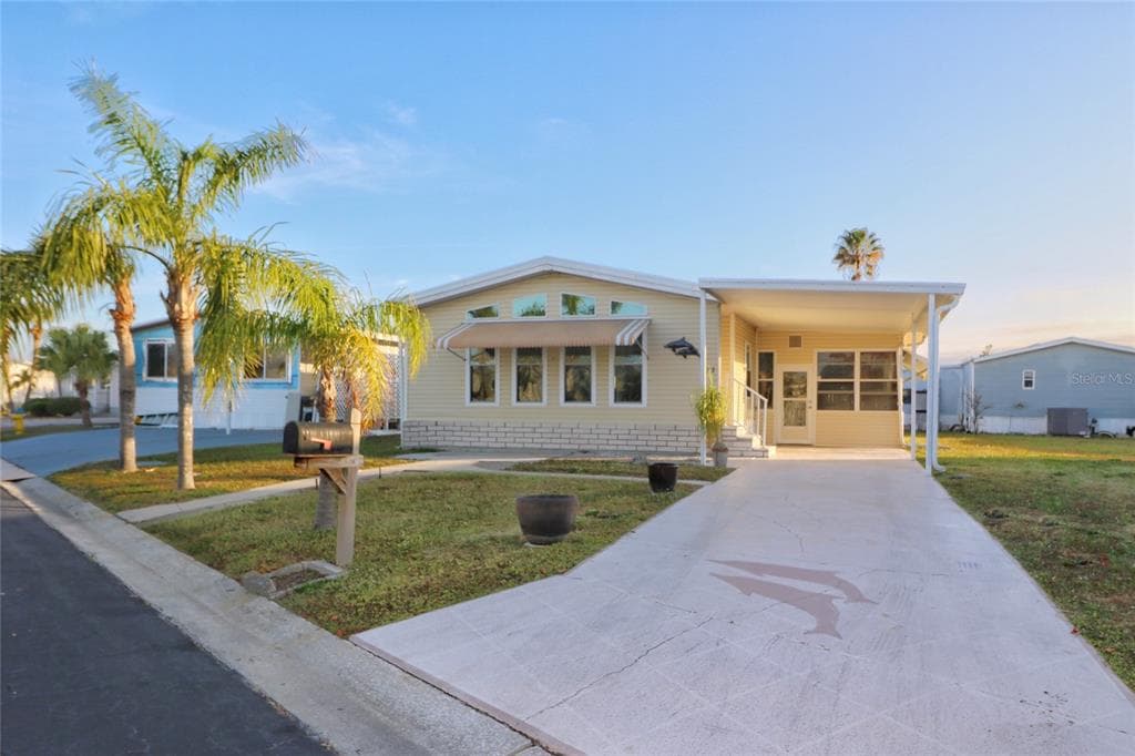 123 W SAINT JOHNS WAY APOLLO BEACH, FL 33572