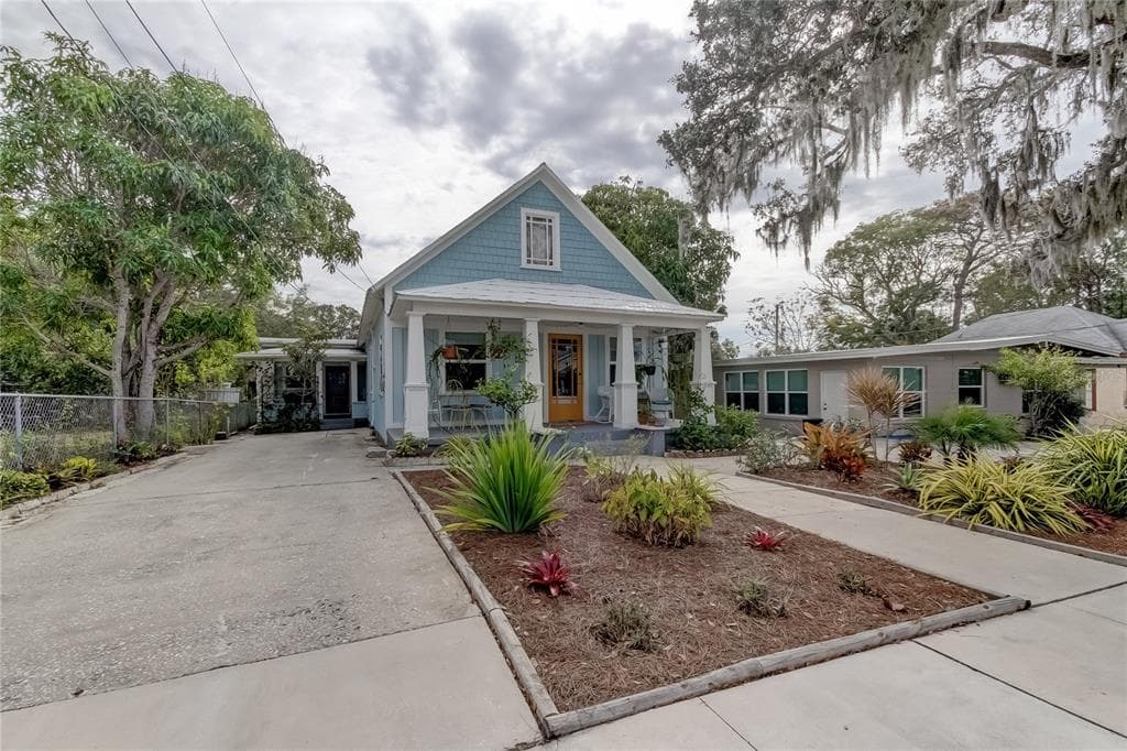 542 DIVISION STREET TARPON SPRINGS, FL 34689