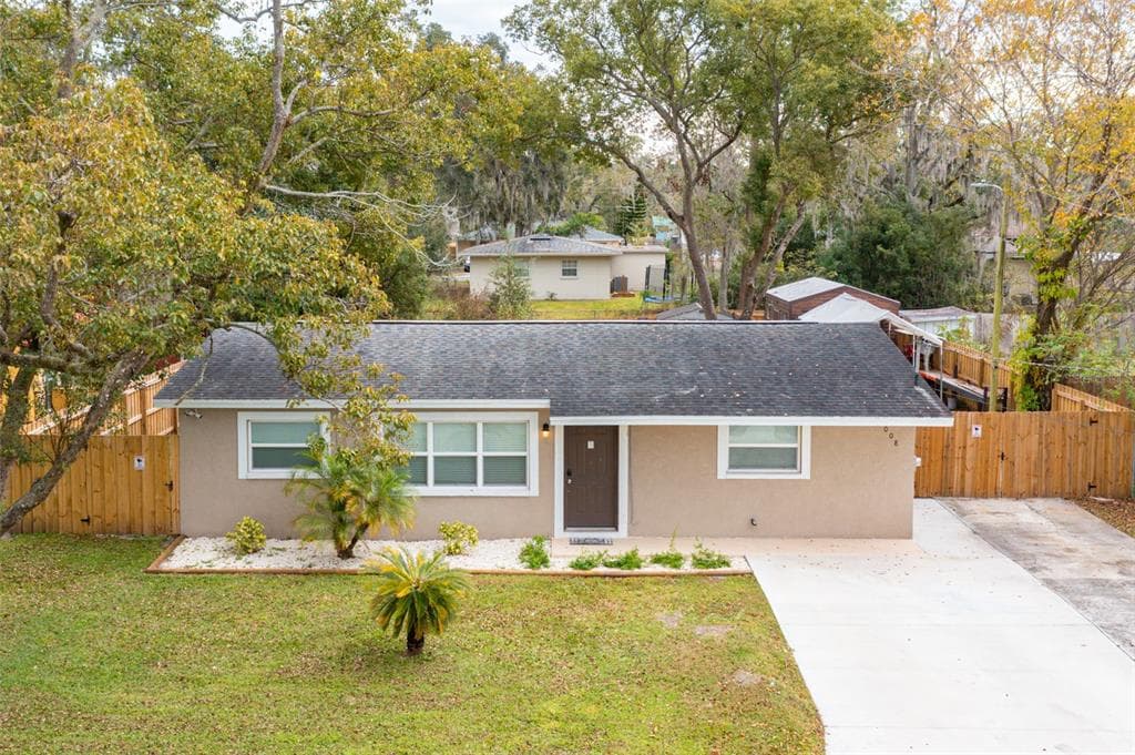 1008 N CRYSTAL TER PLANT CITY, FL 33563
