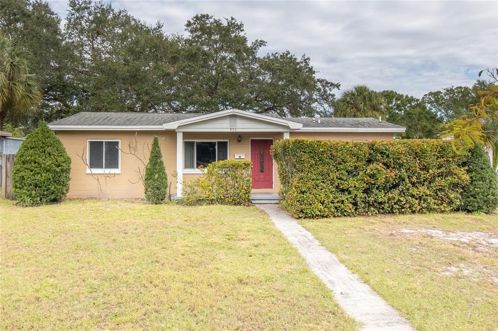 935 40TH AVENUE NE ST PETERSBURG, FL 33703