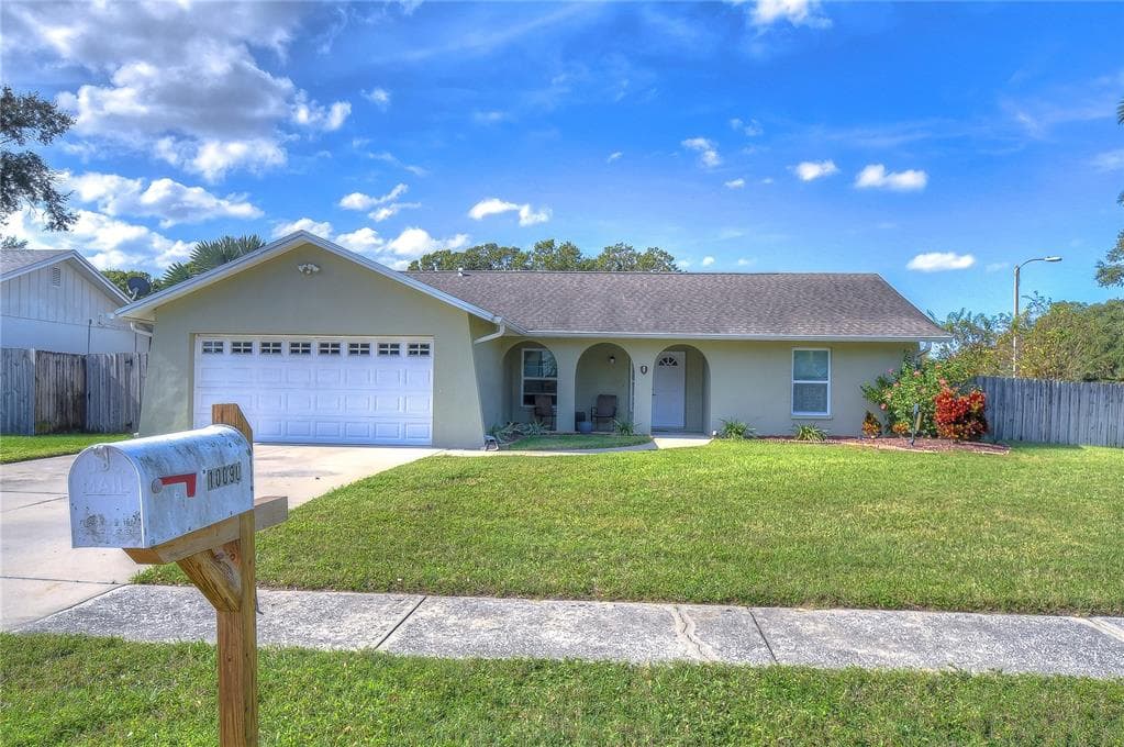 10090 86TH WAY N SEMINOLE, FL 33777
