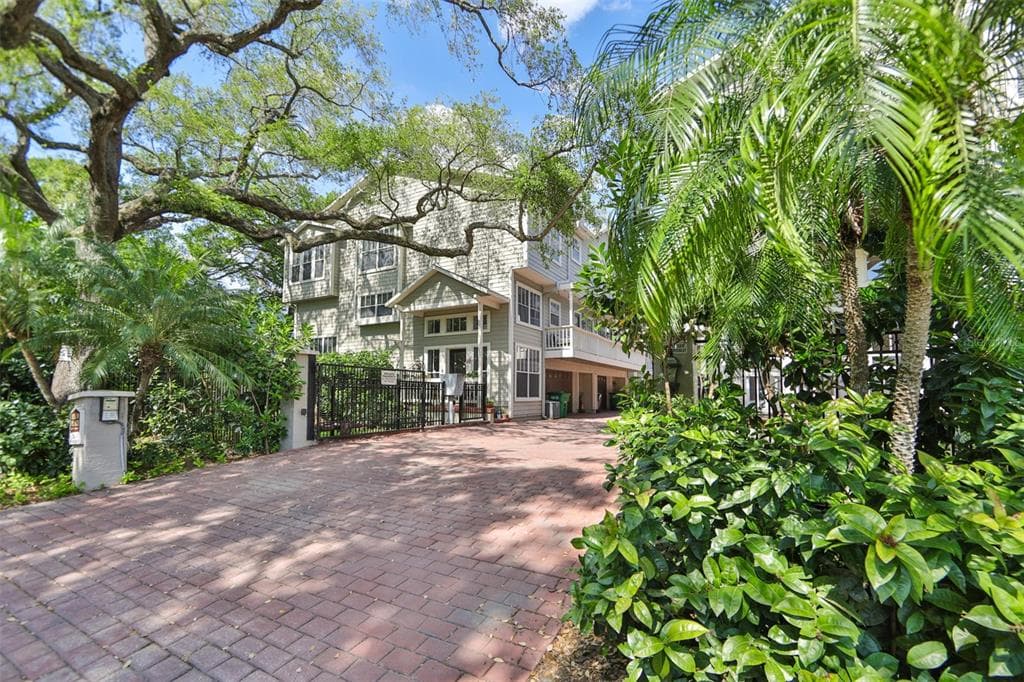 2403 W PALM DRIVE UNIT 3