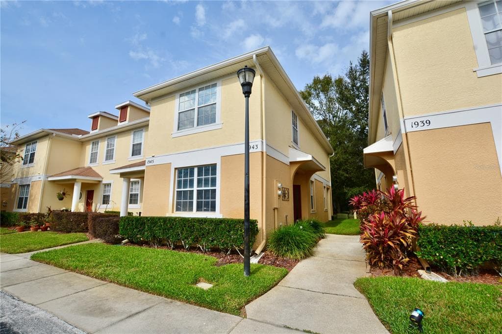 1943 FIESTA RIDGE COURT TAMPA, FL 33604