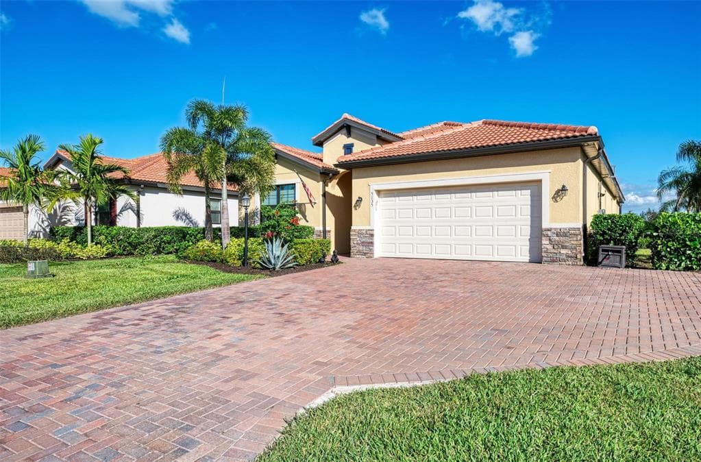5135 TOBERMORY WAY BRADENTON, FL 34211