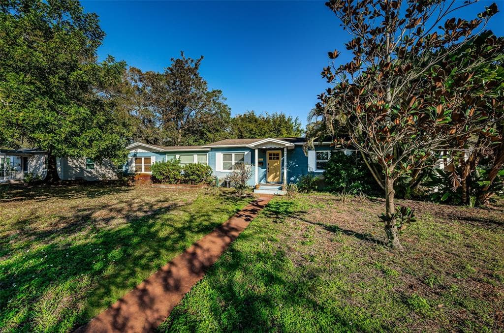 6221 BURLINGTON AVENUE N ST PETERSBURG, FL 33710