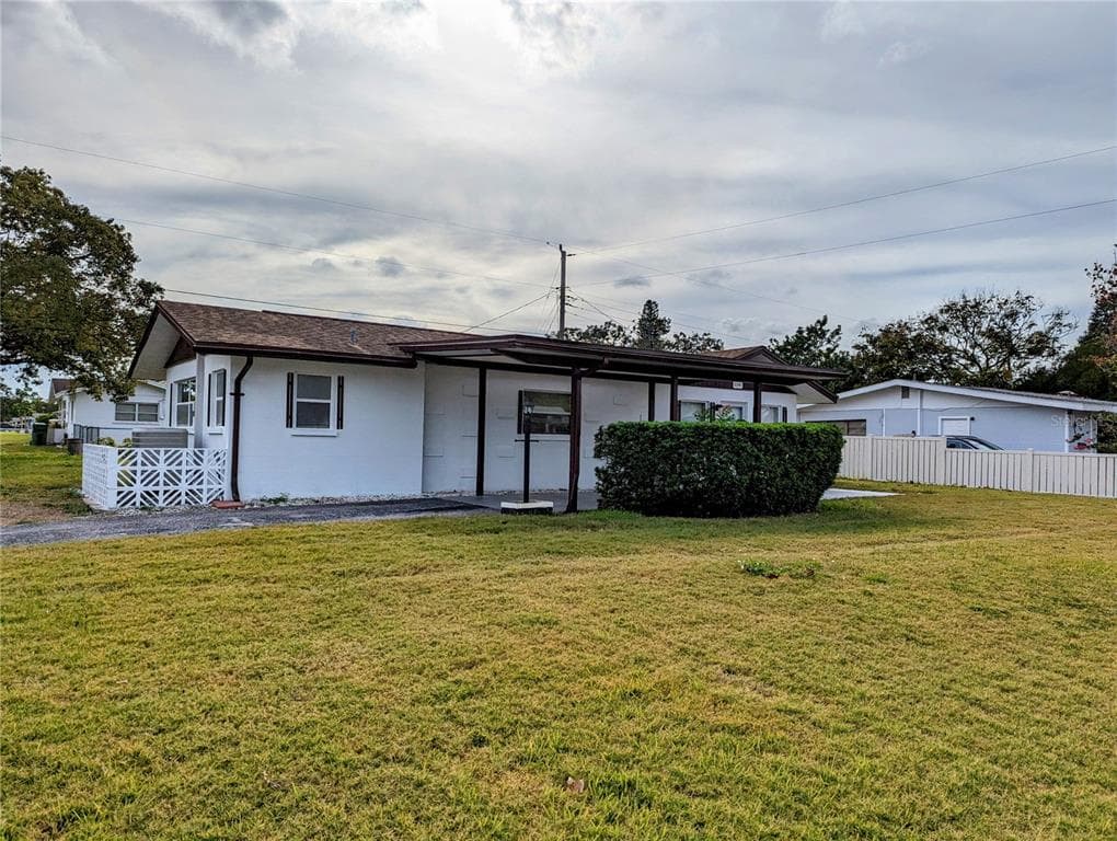 2201 24TH AVENUE W BRADENTON, FL 34205